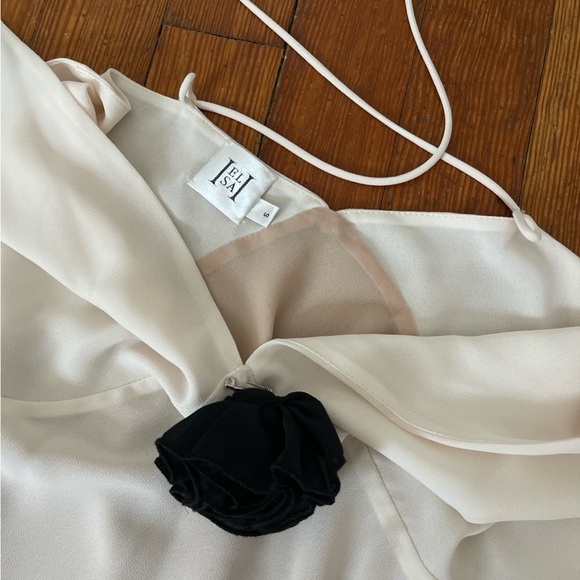 Elegant White Evening Gown - Picture 11 of 14